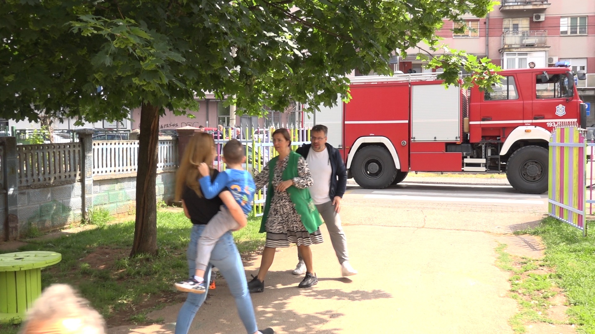 Brza intervencija vatrogasaca nakon varničenja neonke u vrtiću Bambi PORTAL 3 FOTO: Kanal M