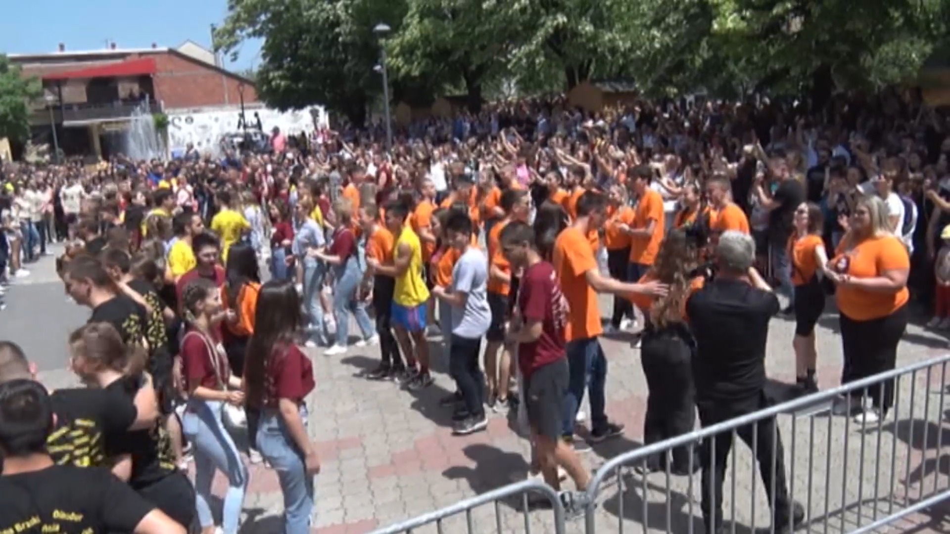 Maturanstski ples u petak u Paraćinu naslovna FOTO: Kanal M