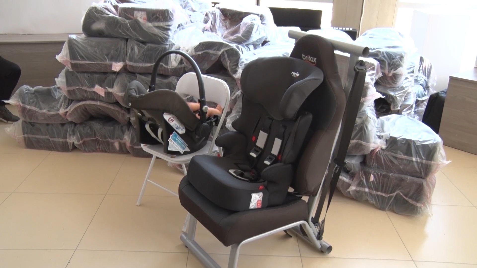 Roditeljima u Paraćinu podeljena auto sedišta za bebe PORTAL 2 FOTO: Kanal M
