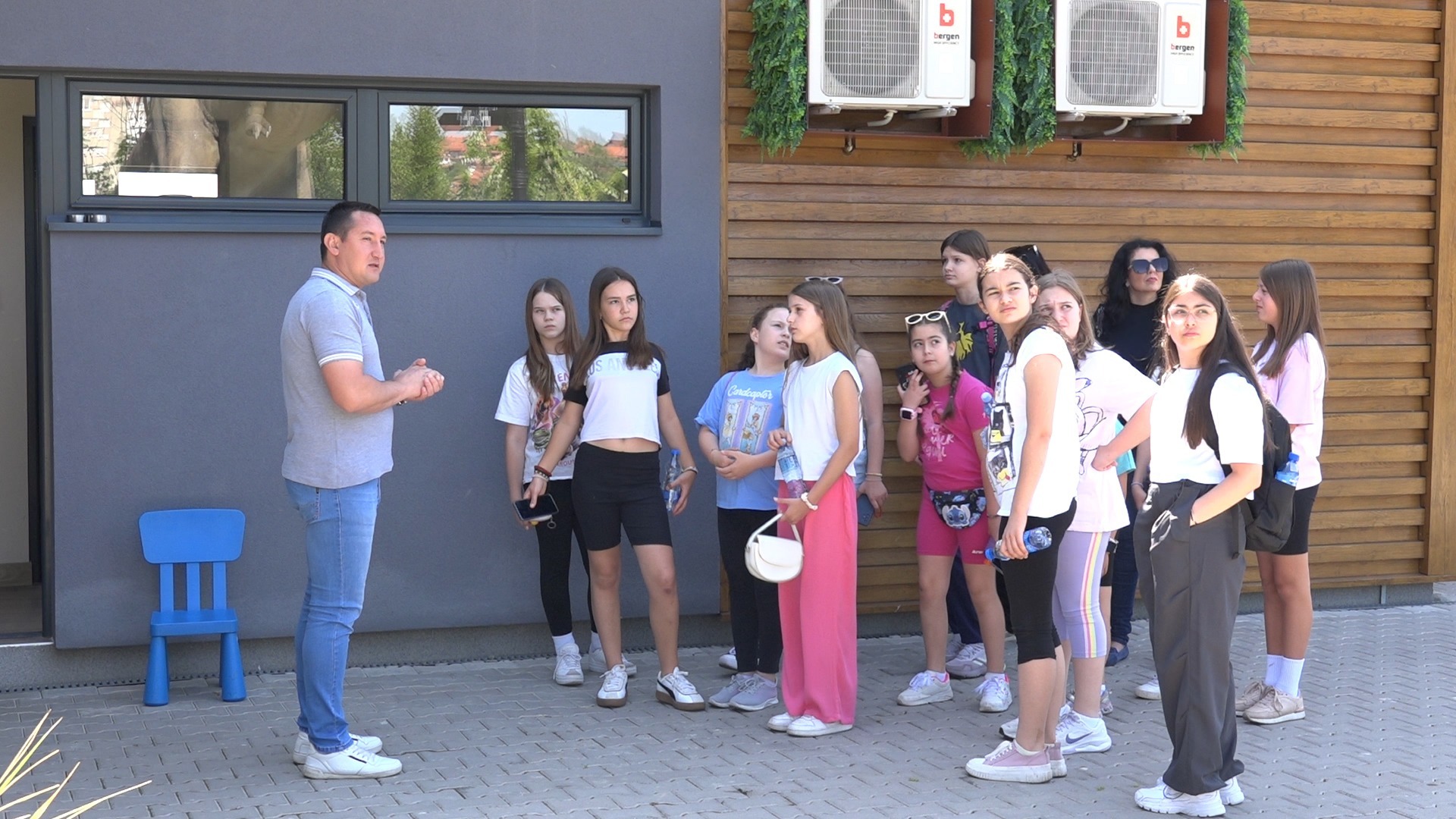 Učenice Osnovne muzičke skole iz Paraćina na mini ekskurziji u kruševackom Šarengradu PORTAL 2 FOTO: Kanal M
